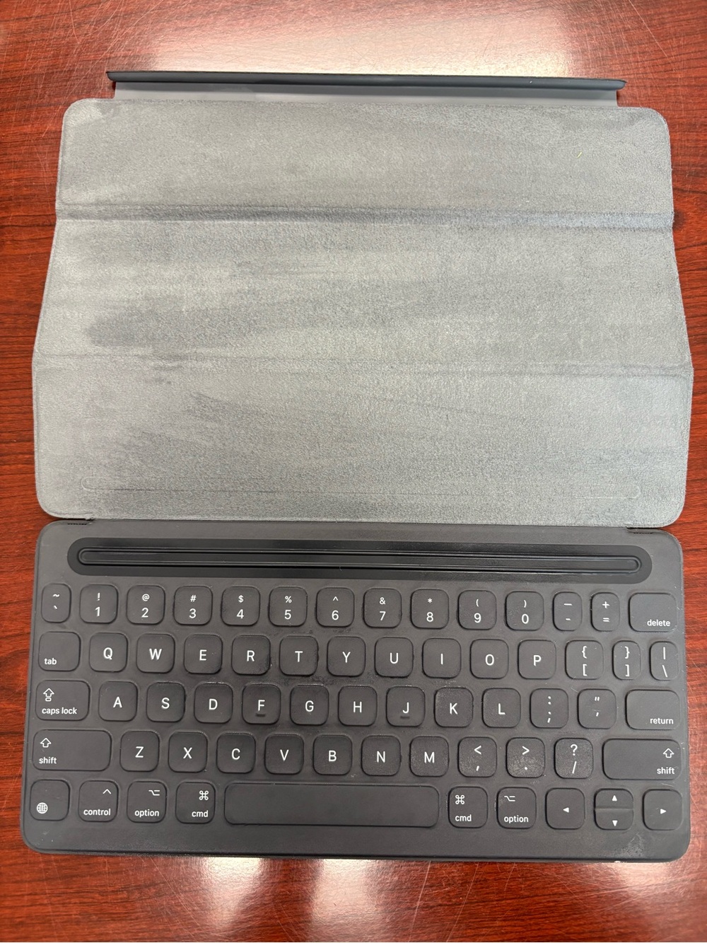 Apple Smart Keyboard A1829 Fits 3rd 7th 8th 9th Generation & Ipad Pro 10.5 Inch